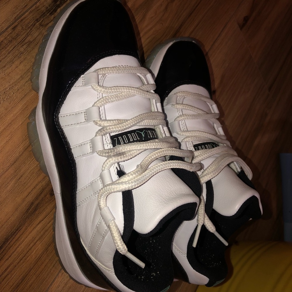 white black emerald air jordan 11 low